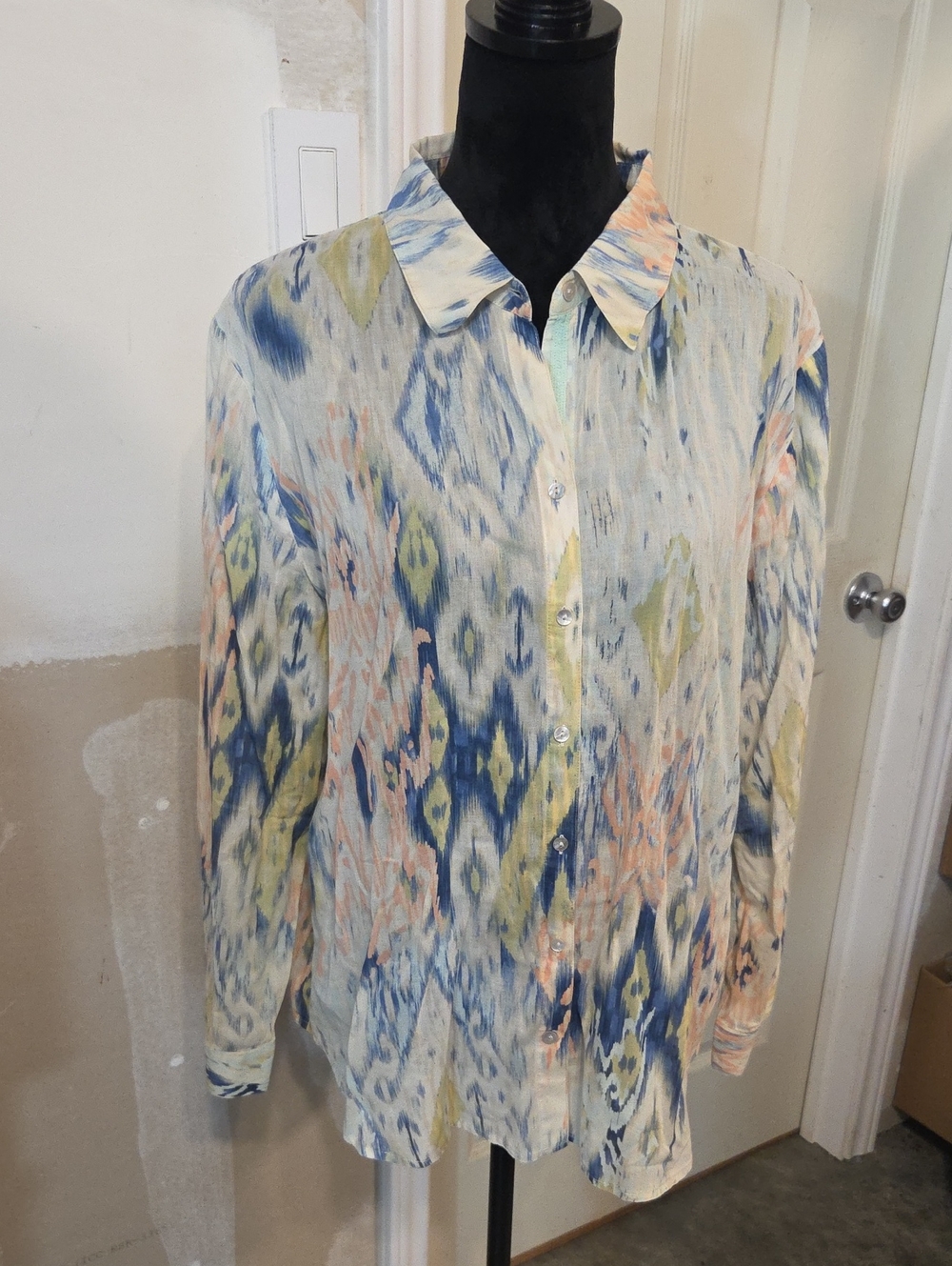 Chico's Pastel Ikat Print Button-Down Shirt in Light Blue Cream Lightweight